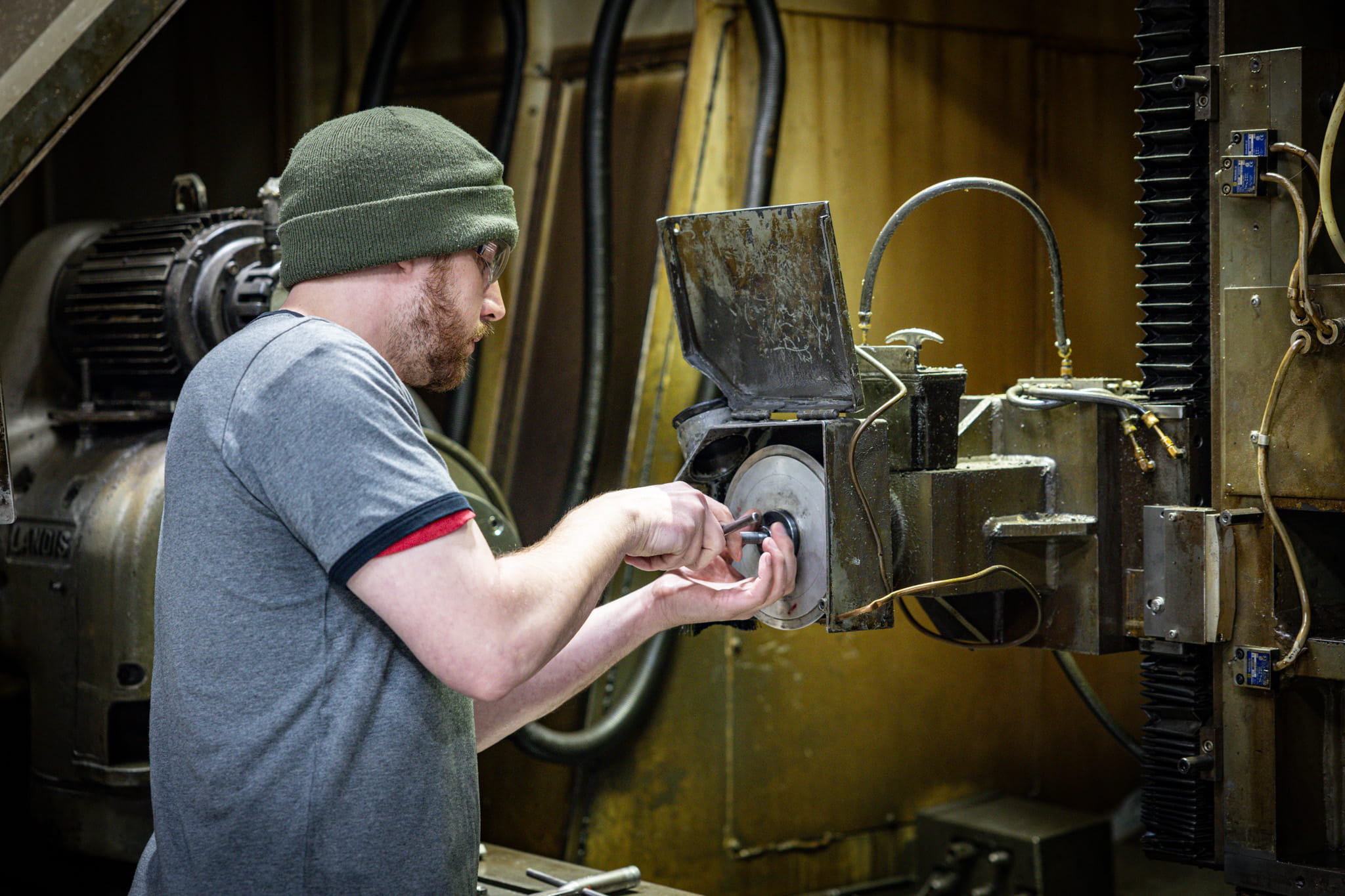 Engineer fixing machine